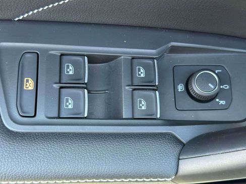 Certified 2023 Volkswagen Tiguan SE R-Line AWD/4WD image 13