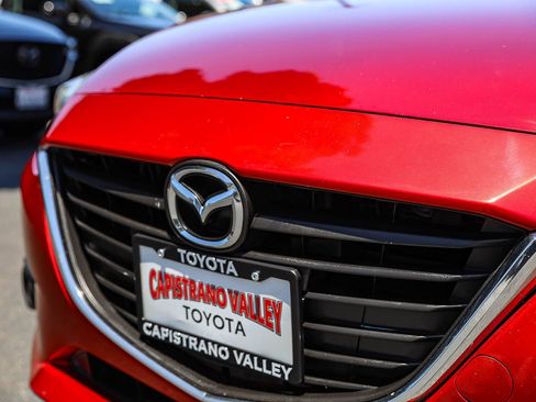 Used 2016 MAZDA MAZDA3 i Touring w/ Popular Equipment Package FWD image 11