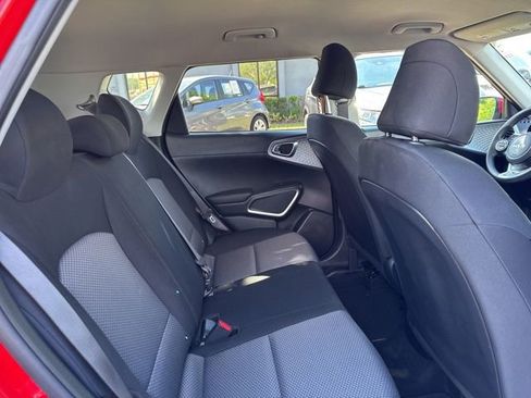 Used 2025 Kia Soul LX w/ LX Technology Package FWD image 16