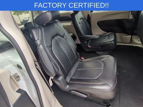 Certified 2023 Chrysler Pacifica Touring-L FWD image 33