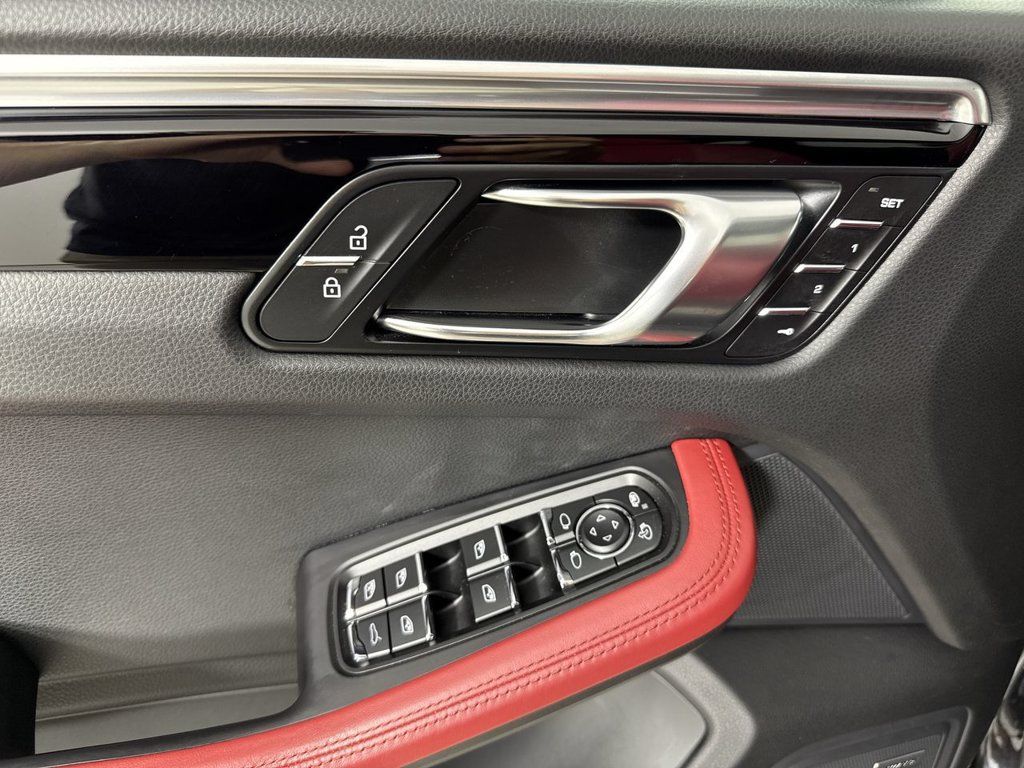 Certified 2021 Porsche Macan AWD/4WD image 34