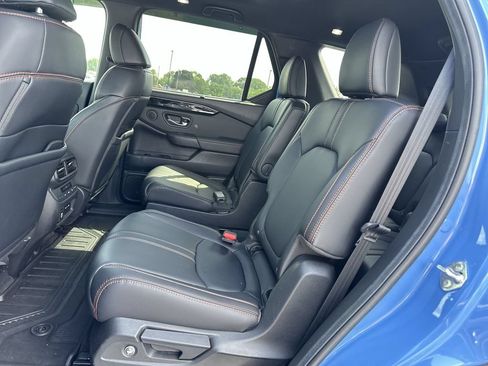 Used 2025 Honda Pilot TrailSport image 28