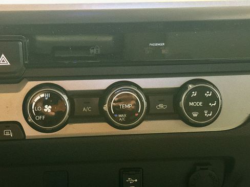 Used 2016 Toyota Tacoma SR5 image 10