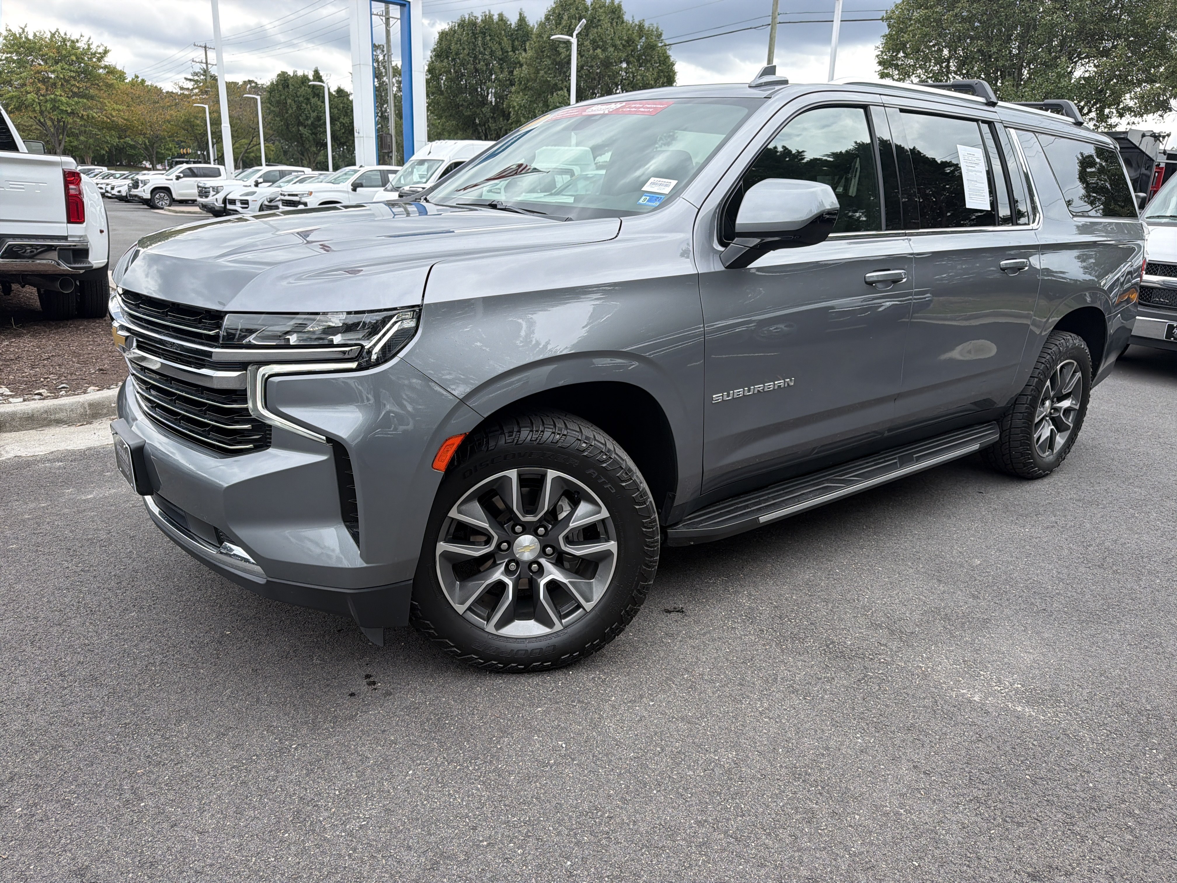Used 2021 Chevrolet Suburban LT AWD/4WD image 5