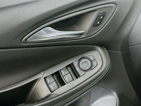 Used 2025 Buick Encore GX Preferred AWD/4WD image 15