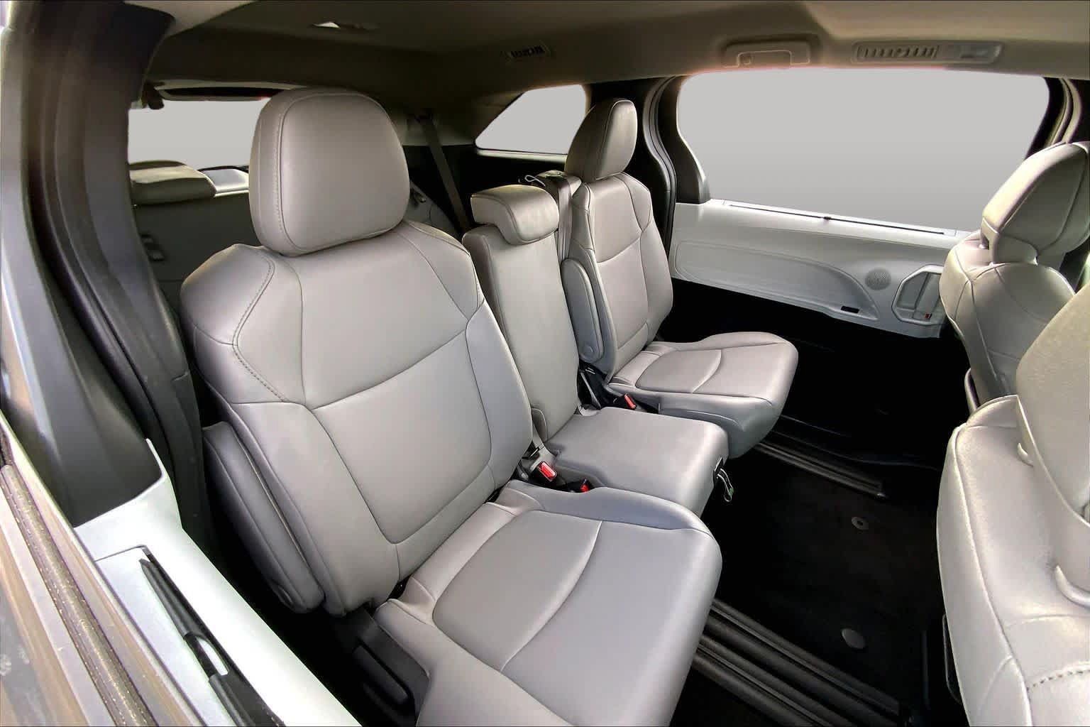 Certified 2025 Toyota Sienna XLE FWD image 20