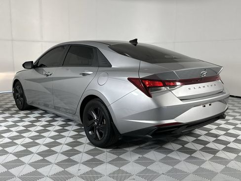Used 2022 Hyundai Elantra SEL FWD image 6