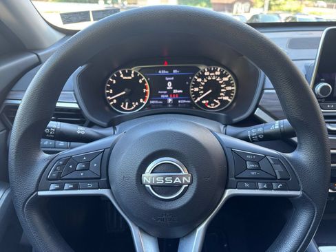 Used 2025 Nissan Altima 2.5 SV FWD image 23