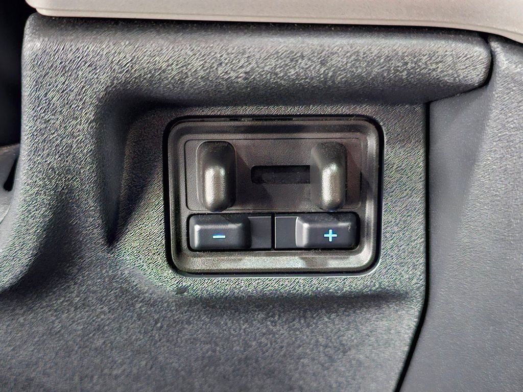 Used 2025 Ford Expedition Active AWD/4WD image 22