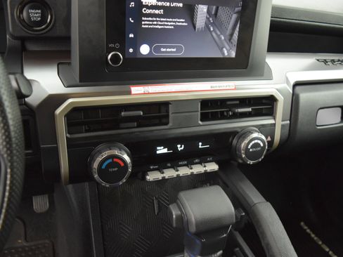 Used 2025 Toyota Tacoma SR5 AWD/4WD image 15