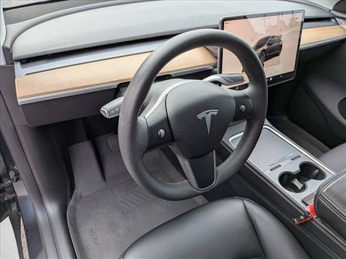 Used 2024 Tesla Model Y Long Range AWD/4WD image 10