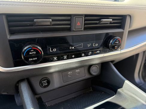 Used 2025 Nissan Rogue SV FWD image 17
