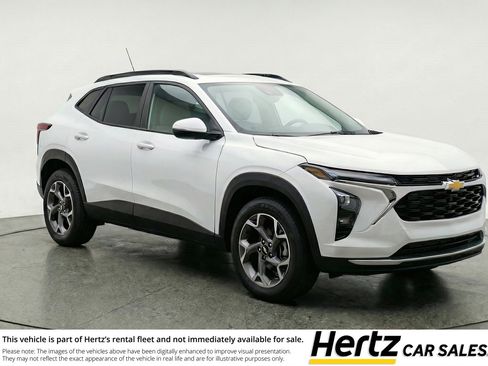 Used 2025 Chevrolet Trax LT FWD image 1