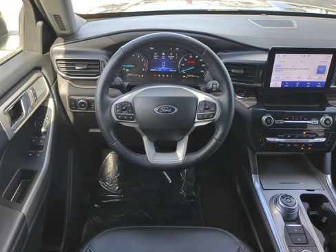 Used 2023 Ford Explorer Limited image 16