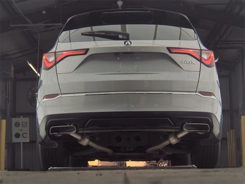 Used 2023 Acura MDX FWD image 8