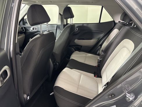 Used 2025 Hyundai Venue SEL image 21