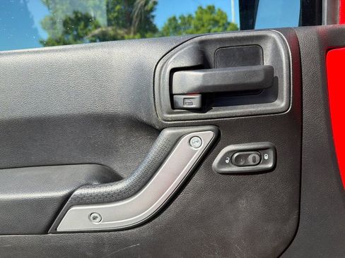 Used 2015 Jeep Wrangler Unlimited Sahara AWD/4WD image 21