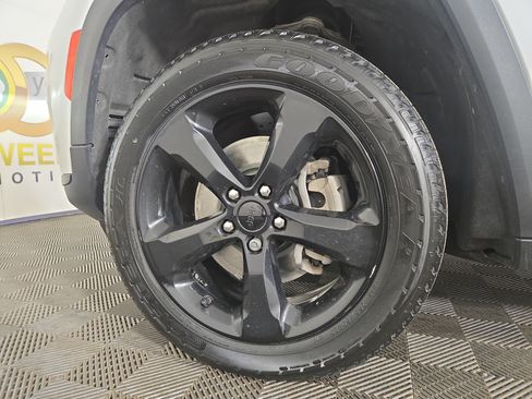 Certified 2023 Jeep Grand Cherokee L Laredo AWD/4WD image 35
