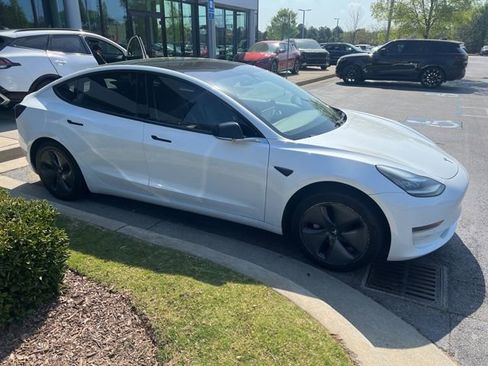 Used 2019 Tesla Model 3 Mid Range image 3