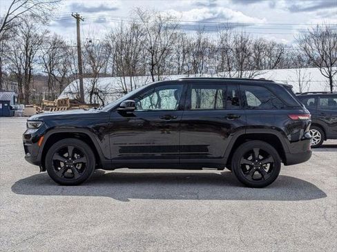Certified 2023 Jeep Grand Cherokee Altitude AWD/4WD image 9