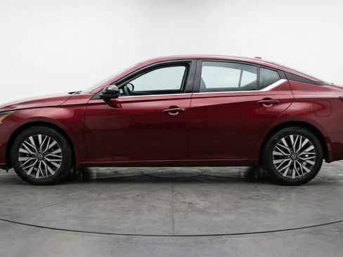 Used 2025 Nissan Altima 2.5 SV FWD image 5