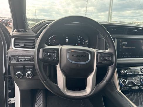 Used 2024 GMC Yukon XL Denali image 13