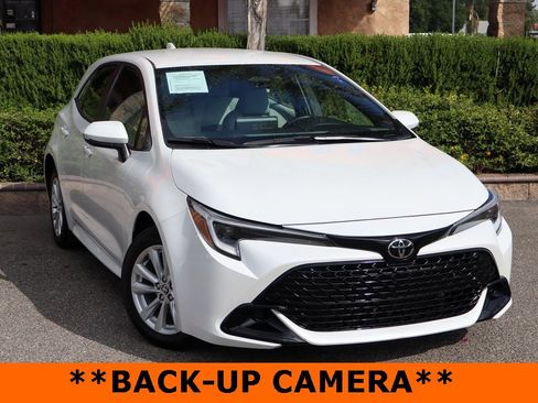 Used 2025 Toyota Corolla SE image 2