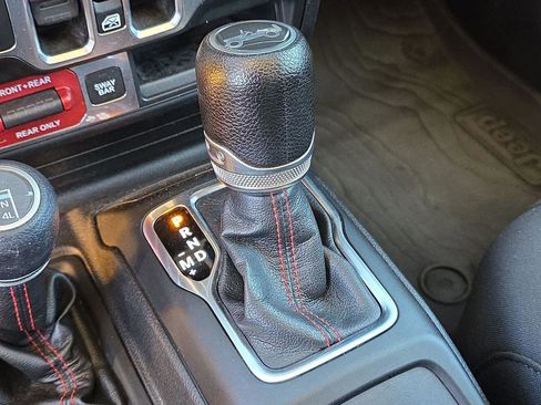 Used 2018 Jeep Wrangler Unlimited Rubicon AWD/4WD image 17