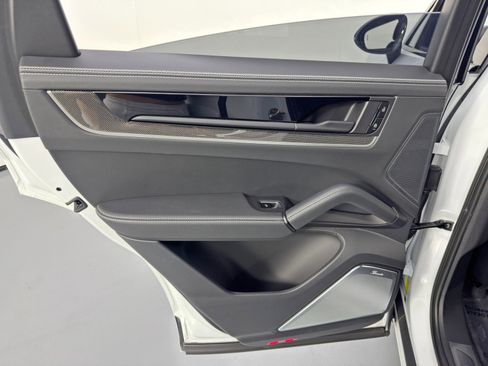 Used 2024 Porsche Cayenne Turbo image 50