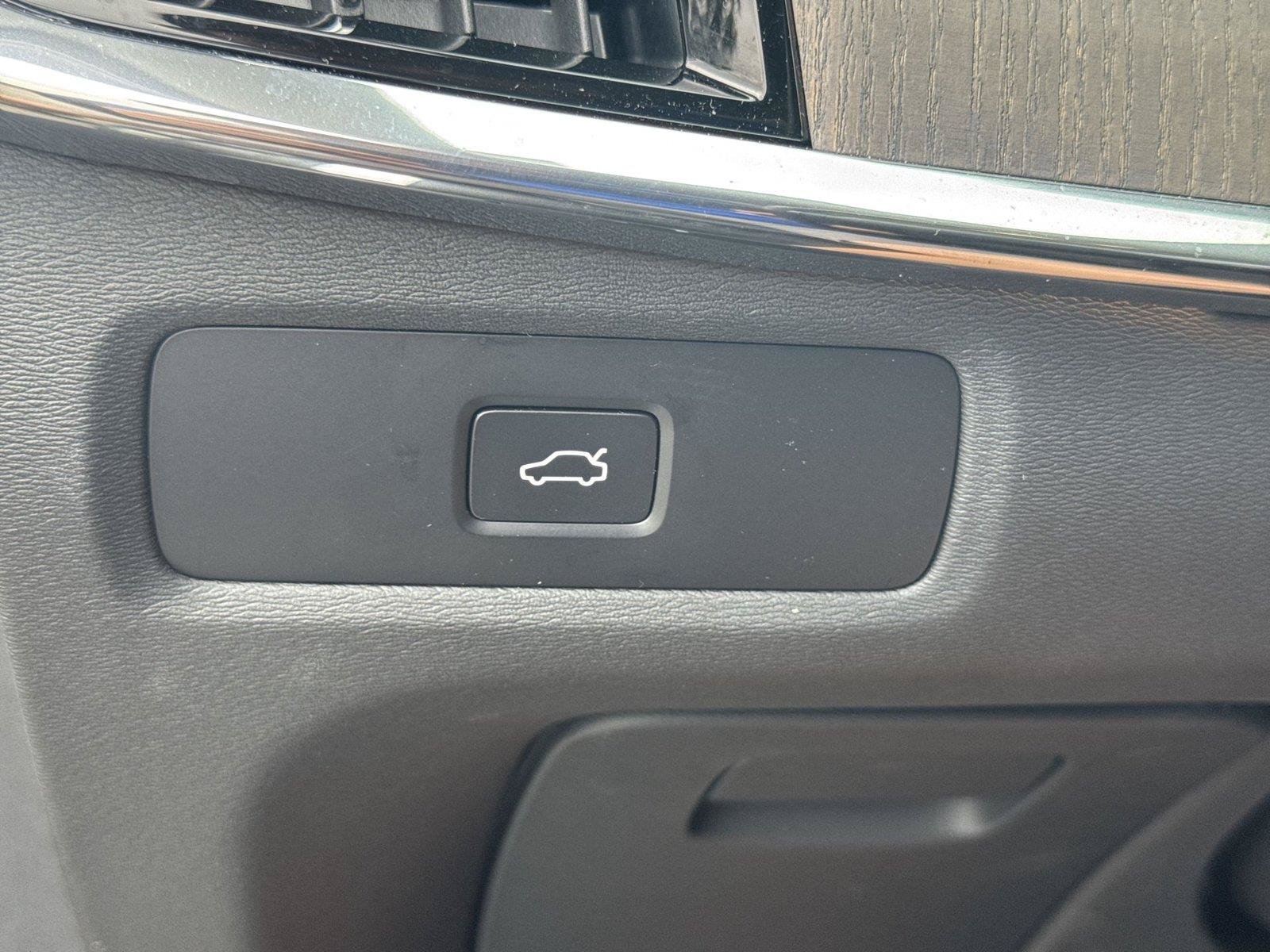Used 2025 Volvo S90 B6 Plus AWD/4WD image 18