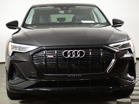 Used 2022 Audi e-tron Premium w/ Convenience Plus Package image 5