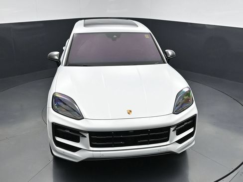 Used 2024 Porsche Cayenne S AWD/4WD image 21