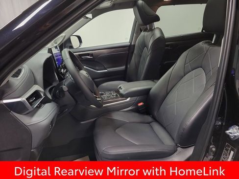 Used 2025 Toyota Highlander Platinum image 13