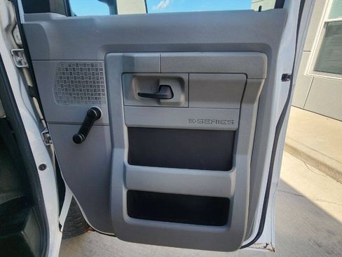 Used 2012 Ford E-450 and Econoline 450 Super Duty RWD image 15