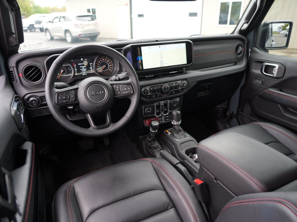Used 2025 Jeep Wrangler Unlimited Rubicon AWD/4WD image 25