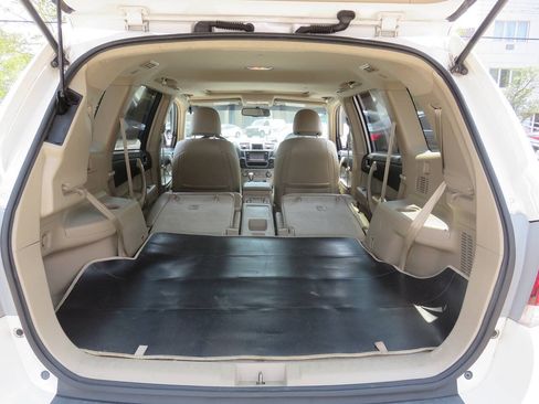 Used 2013 Toyota Highlander SE AWD/4WD image 25