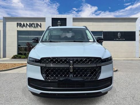 New 2026 Lincoln Navigator L Reserve AWD/4WD image 2