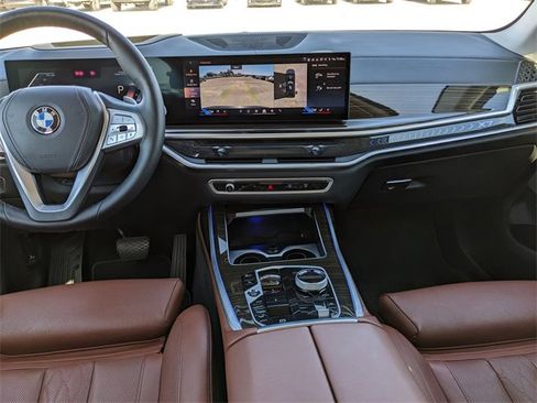 Used 2024 BMW X7 xDrive40i w/ Executive Package image 18