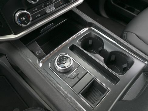 Used 2024 Ford Expedition XLT RWD image 23