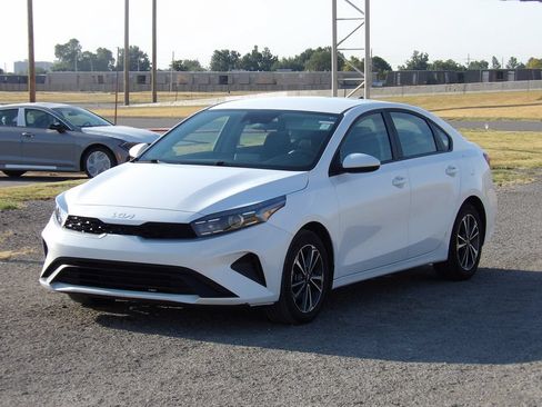 Used 2024 Kia Forte LXS FWD image 2