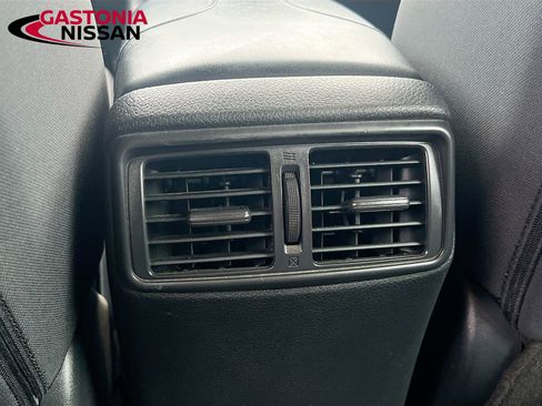 Used 2020 Nissan Rogue S image 30