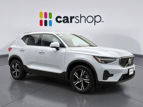 Used 2025 Volvo XC40 B5 Core AWD/4WD image 7