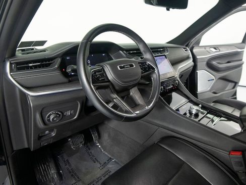 Used 2022 Jeep Grand Cherokee L Overland w/ Luxury Tech Group IV AWD/4WD image 16