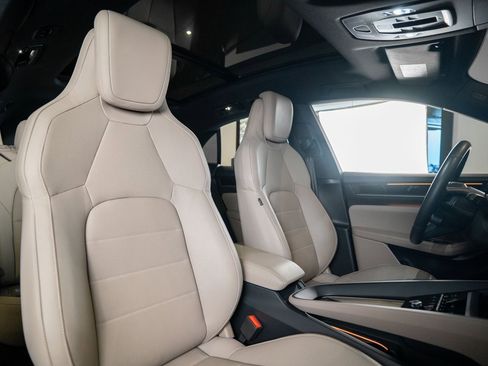 Used 2025 Porsche Macan Electric image 18