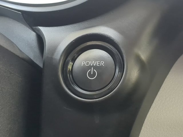 Used 2025 Toyota Sienna LE FWD image 33