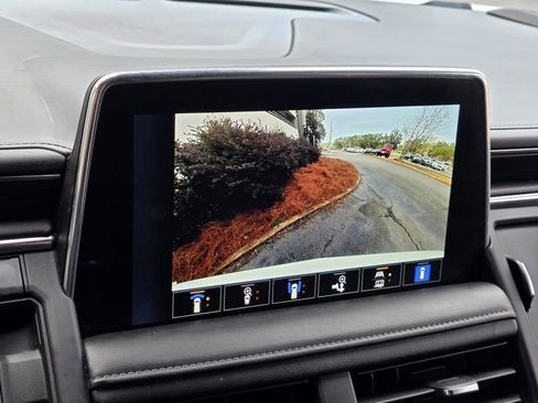 Used 2023 Chevrolet Suburban LT w/ Luxury Package image 27