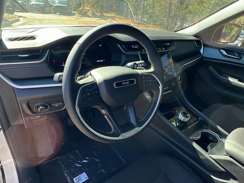 New 2025 Jeep Grand Cherokee 4WD image 22