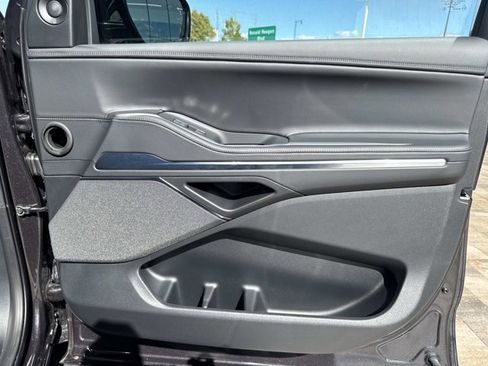 New 2025 Lincoln Navigator Reserve w/ Jet Appearance Package image 16
