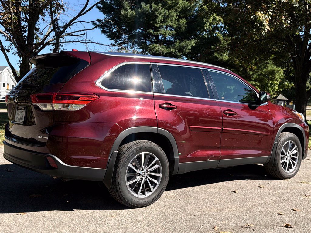 Used 2019 Toyota Highlander XLE AWD/4WD image 5