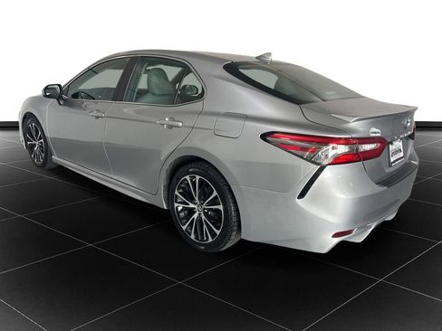 Used 2019 Toyota Camry SE w/ Carpet Mat Package FWD image 3